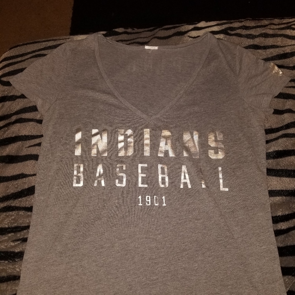 VS Pink tee